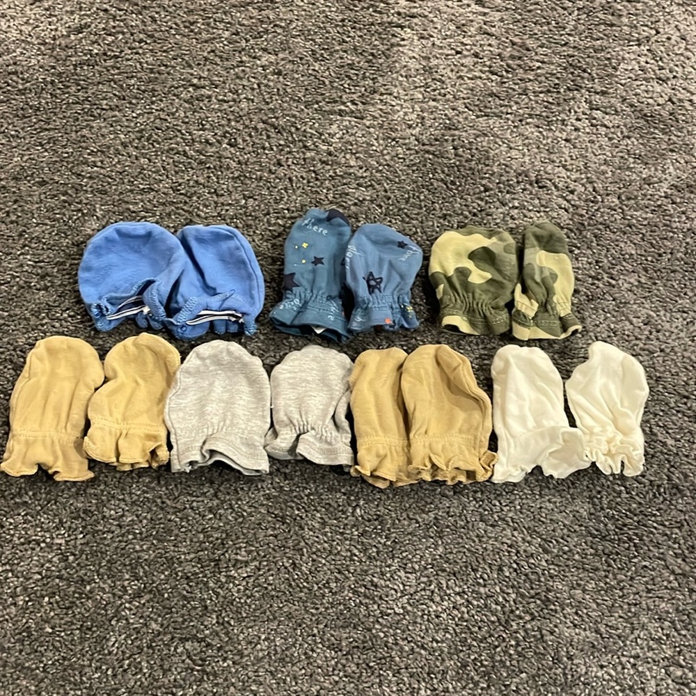 💫bundle of 7💫 various brands - newborn size mittens